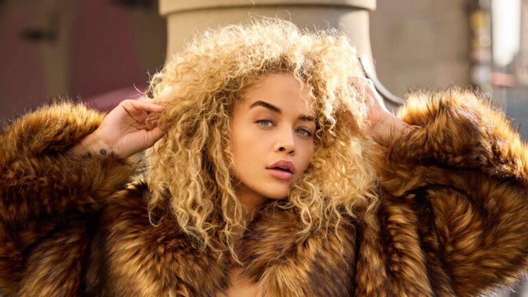 This SI Swimsuit-Model Approved One-Piece Is a Retro Masterpiece