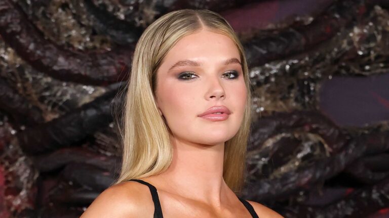 Ellie Thumann Merges Summer Style With Fall Comfort for Model-Approved Athleisure Look