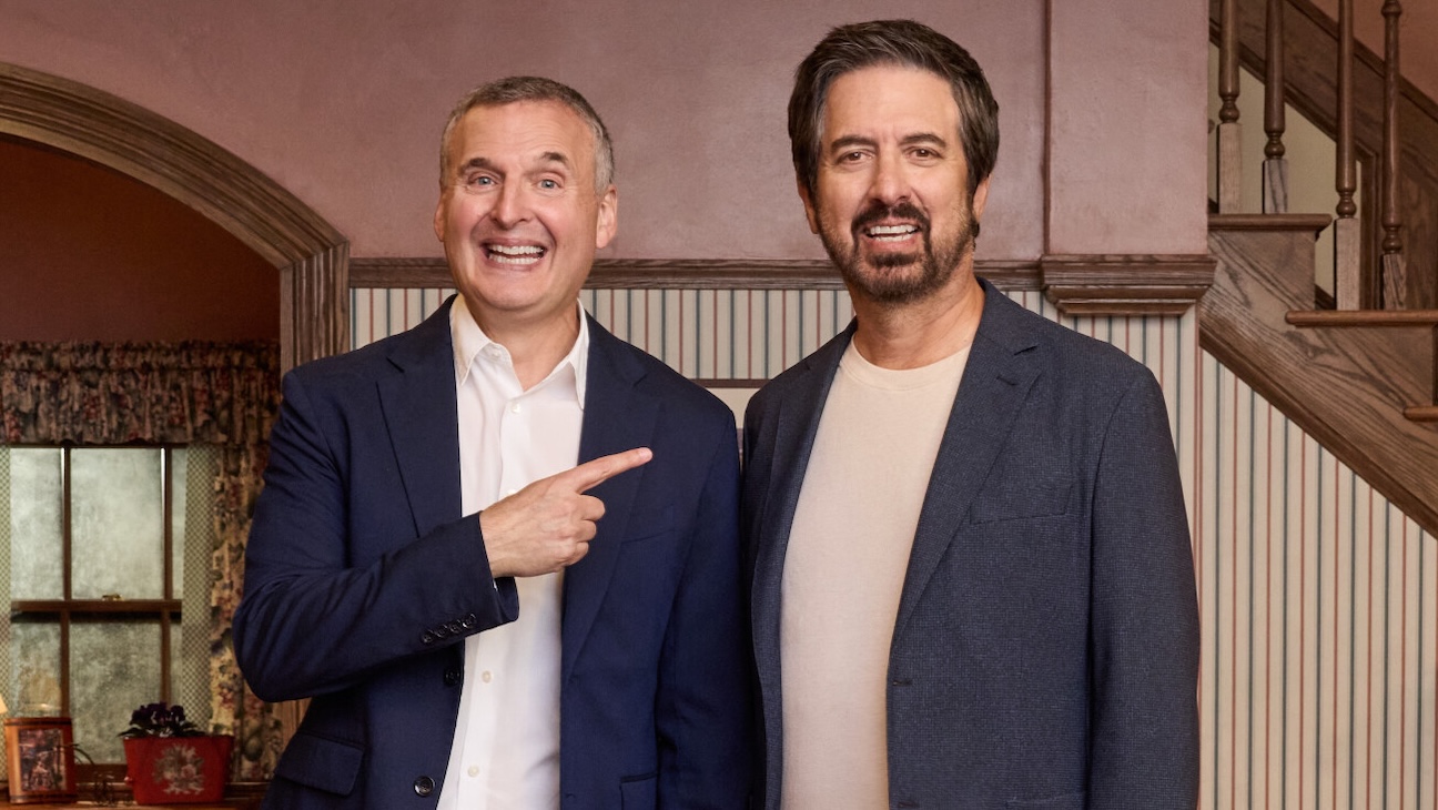 Ray Romano, Phil Rosenthal Discuss Emotional ‘Everybody Loves Raymond’ Reunion and Their Favorite Thanksgiving Episodes