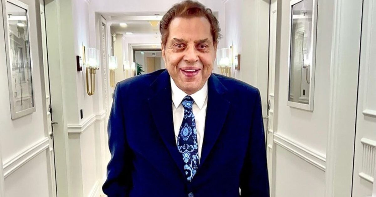 Dharmendra Passes Away: Karan Johar Confirms The Unfortunate News; Esha Deol, Hema Malini Arrive For Funeral