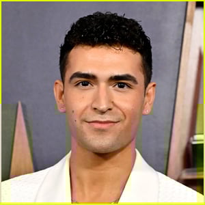 DWTS’ Ezra Sosa Agrees to Date with Fan Who Made TikTok Post Asking Him Out! DWTS’ Ezra Sosa Agrees to Date with Fan Who Made TikTok Post Asking Him Out!