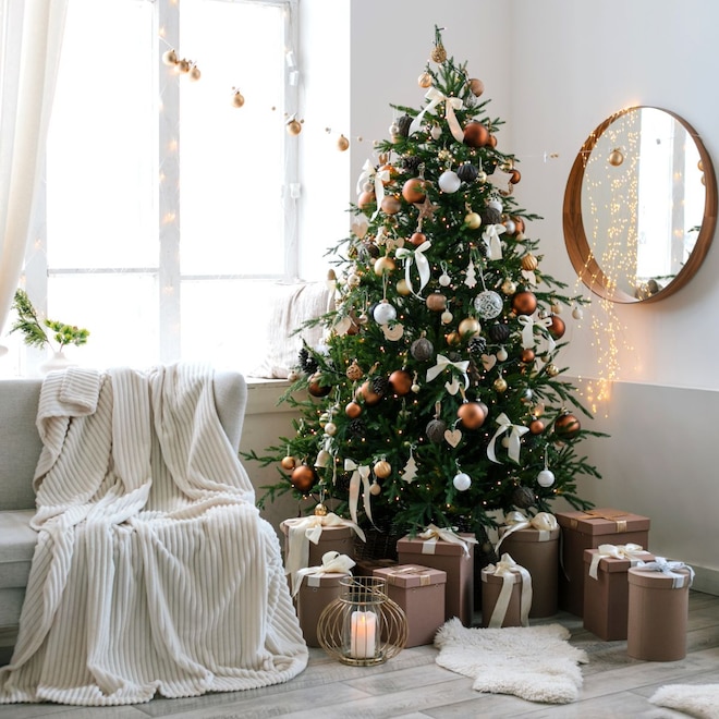 Clean-Girl Holiday Aesthetic: 10 Minimalist Decor Pieces to Buy Now