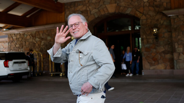 Warner Bros. Discovery Plans Cash Bonus For C-Suite Executives Upon Netflix Deal Close