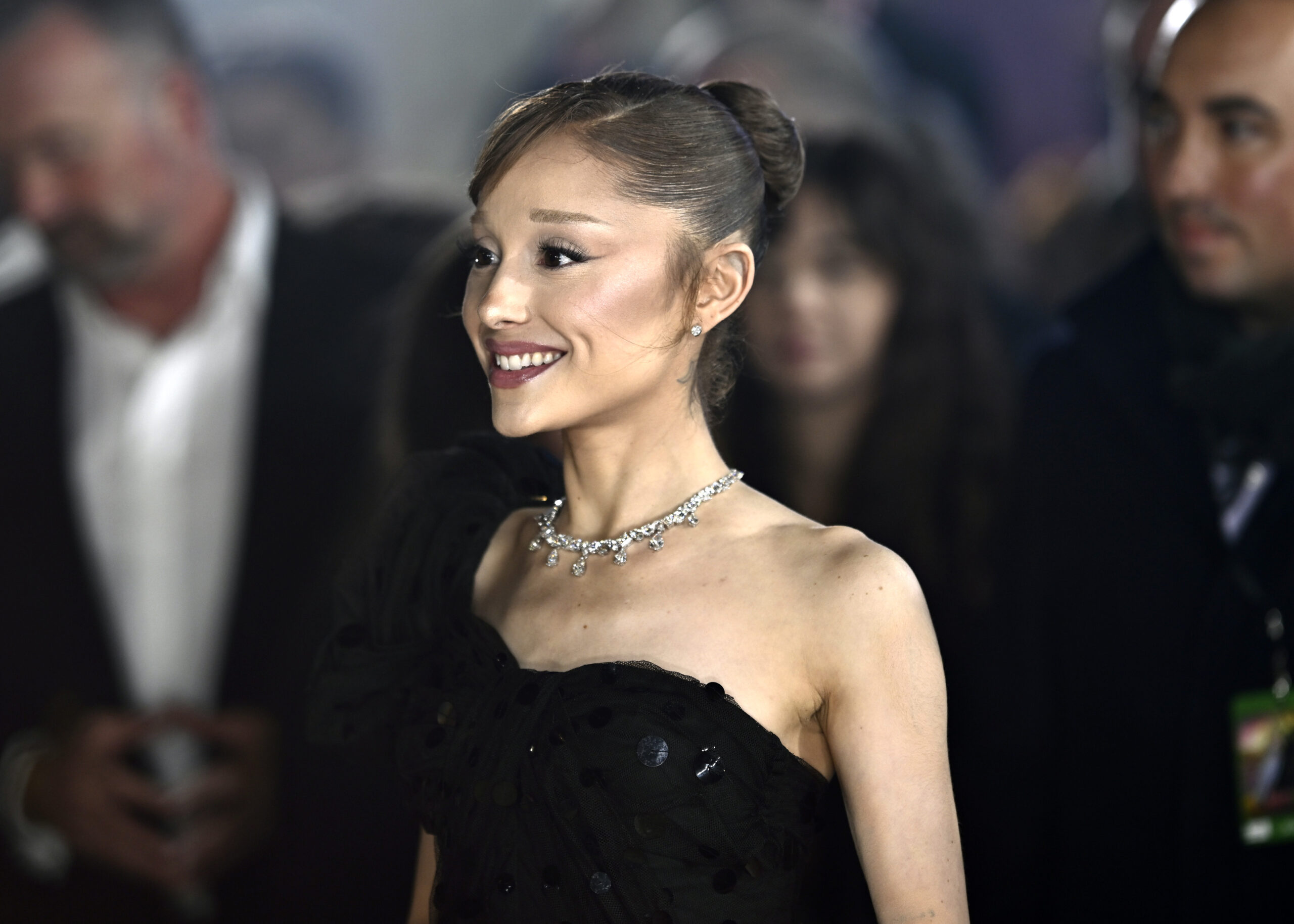 How to Livestream ‘SNL’ Christmas Episode: Ariana Grande to Host Bowen Yang’s Farewell Show