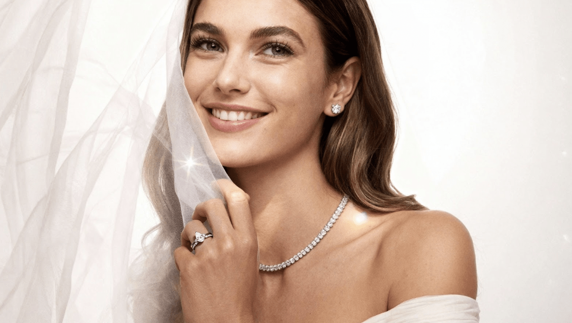 The Jewelry Trend Celebs Are Making Big for 2025 Holiday Gifting The Jewelry Trend Celebs Are Making Big for 2025 Holiday Gifting