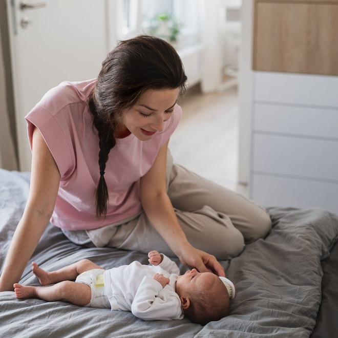 Ultimate New Mom Holiday Gift Guide (Products She’ll Actually Want)