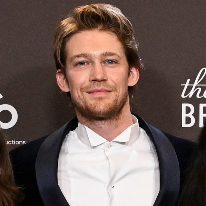 Joe Alwyn Suffers Wardrobe Malfunction at Golden Globes 2026