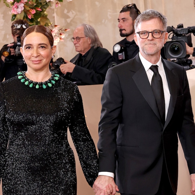 Paul Thomas Anderson, Maya Rudolph Share Rare Kiss After Globes Win