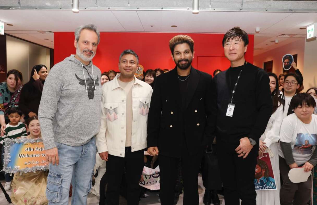 Photo Moment: Allu Arjun poses with Anil Thadani & distributors as Pushpa 2 releases in Japan