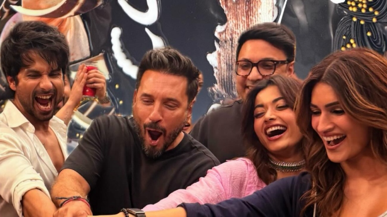 Cocktail 2: Shahid Kapoor, Kriti Sanon And Rashmika Mandanna Wrap Up Shooting; Director Homi Adajania Shares Celebration Pic