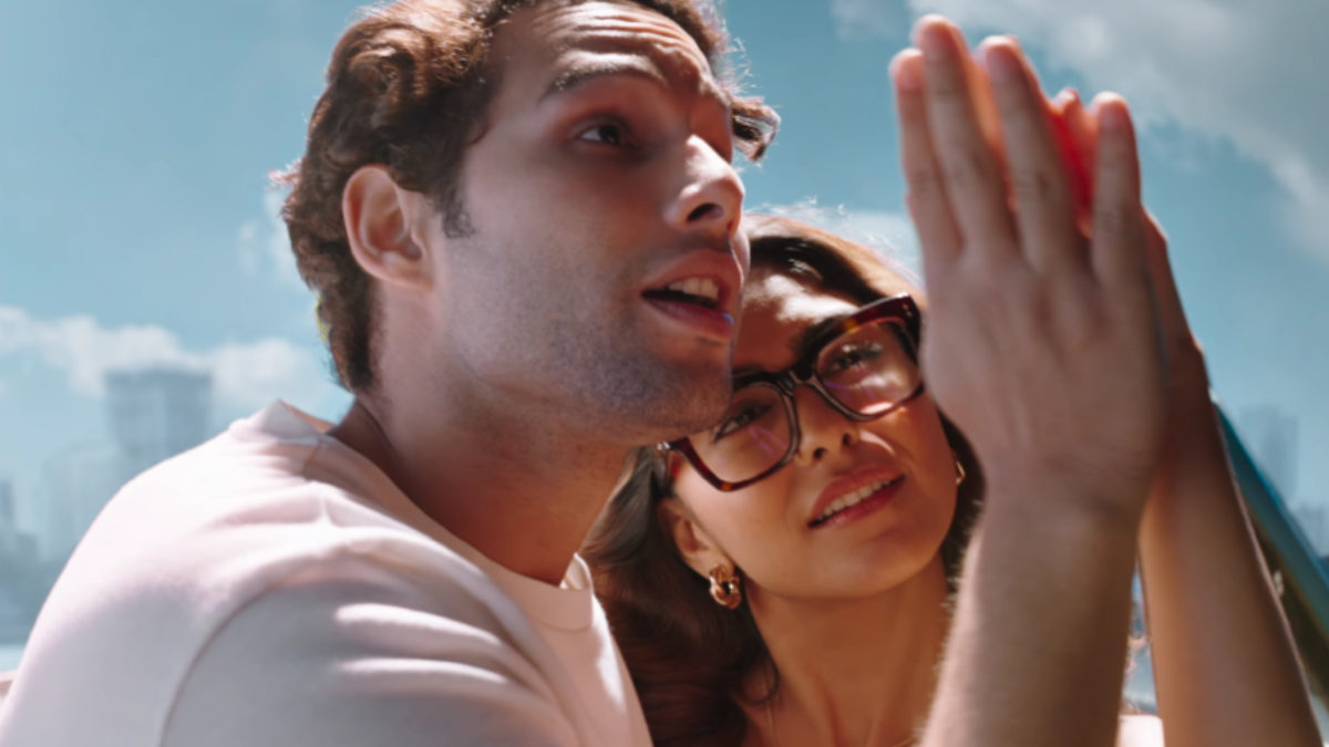Do Deewane Seher Mein – Aasma Aasma Song Lyrics starring Siddhant Chaturvedi, Mrunal Thakur Do Deewane Seher Mein – Aasma Aasma Song Lyrics starring Siddhant Chaturvedi, Mrunal Thakur