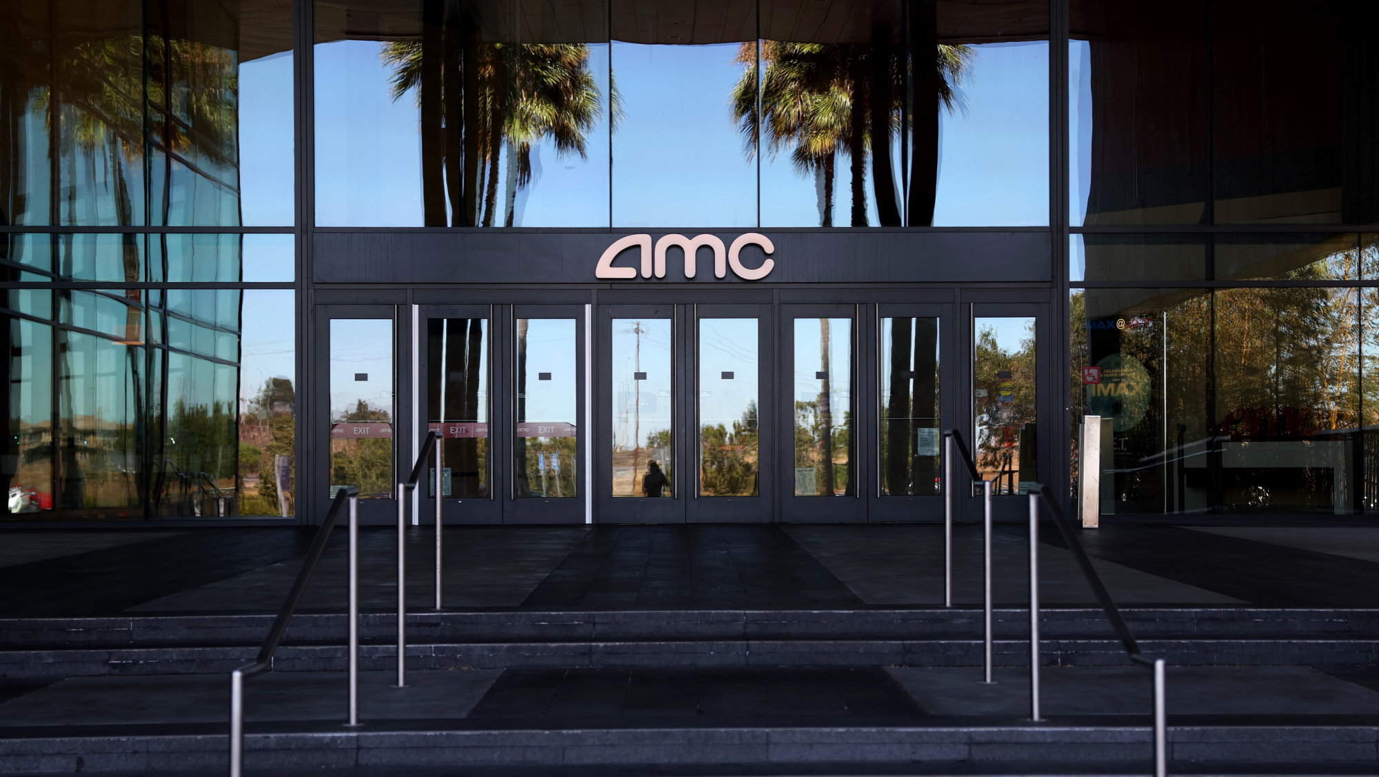 AMC Theatres Secures Bondholders’ Relief For New Debt Refinancing