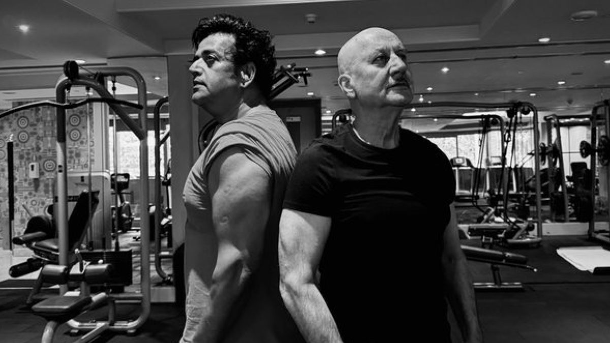 Anupam Kher Flaunts Ripped Muscles With Ravi Kishan — Fans Can’t Believe This Transformation!” Anupam Kher Flaunts Ripped Muscles With Ravi Kishan — Fans Can’t Believe This Transformation!”