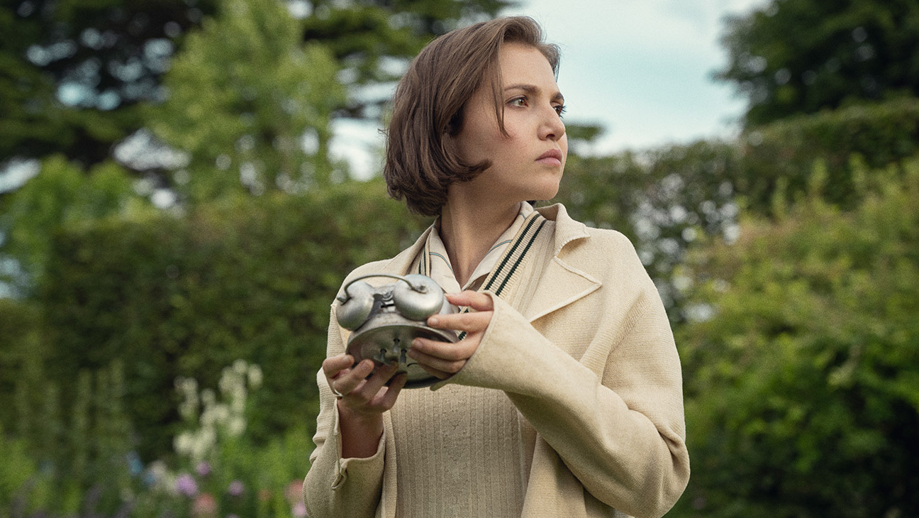 ‘Agatha Christie’s Seven Dials’ Review: Netflix’s Breezy Whodunit Is a Breakout for Mia McKenna-Bruce