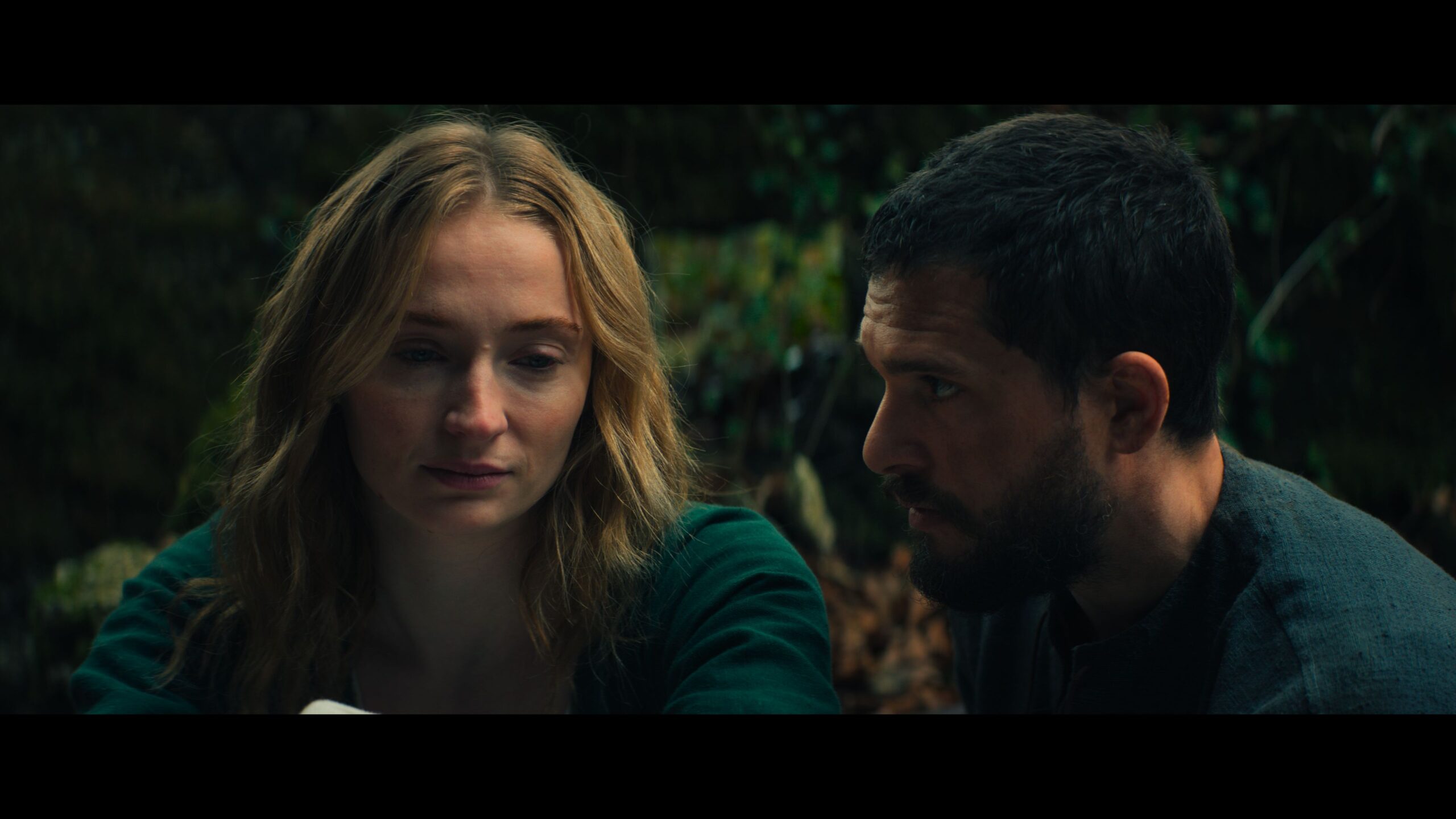 ‘Game of Thrones’ Stars Sophie Turner and Kit Harington Reunite as Love Interests in New ‘The Dreadful’ Trailer