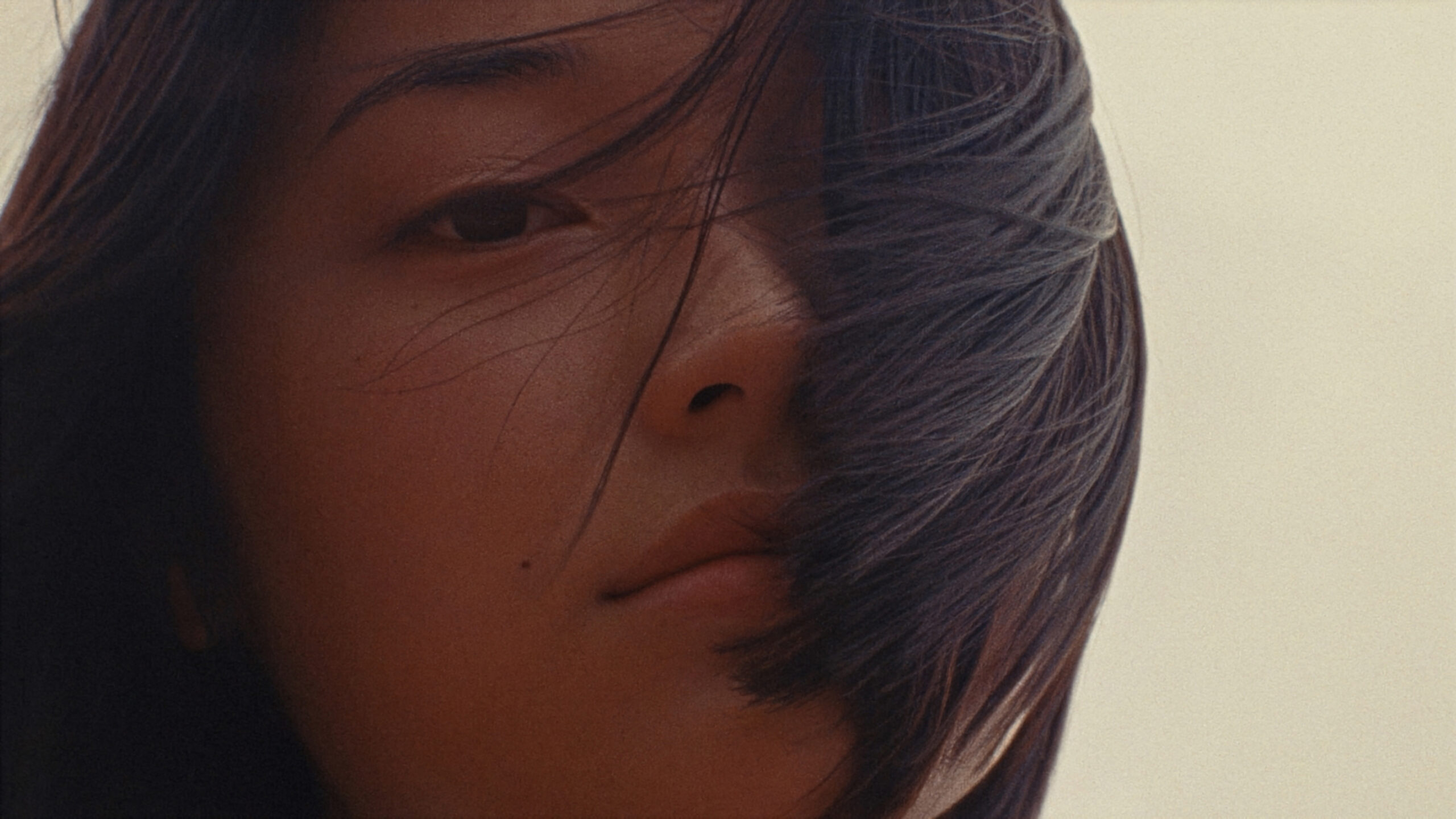 ‘Zi’ Review: Kogonada Changes Course for a Small, Slight, Beautiful Journey ‘Zi’ Review: Kogonada Changes Course for a Small, Slight, Beautiful Journey