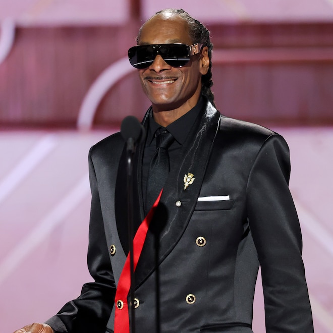 Snoop Dogg’s Golden Globes 2026 Appearance Gets Standing Ovation