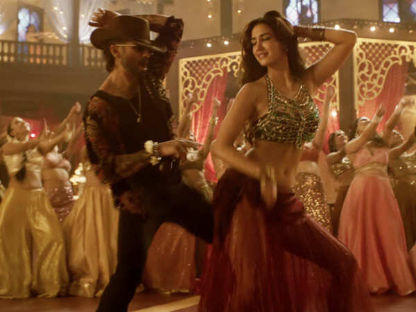 Watch: Shahid Kapoor and Disha Pataniâs electrifying chemistry in Aashiqon Ki Colony from OâRomeo