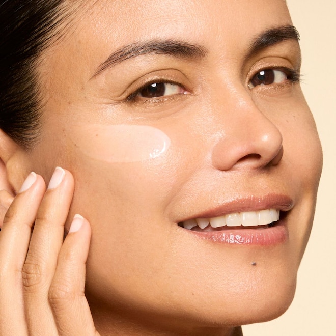 Jessica Alba’s Honest Beauty Vitamin C Serum Is Finally on Sale