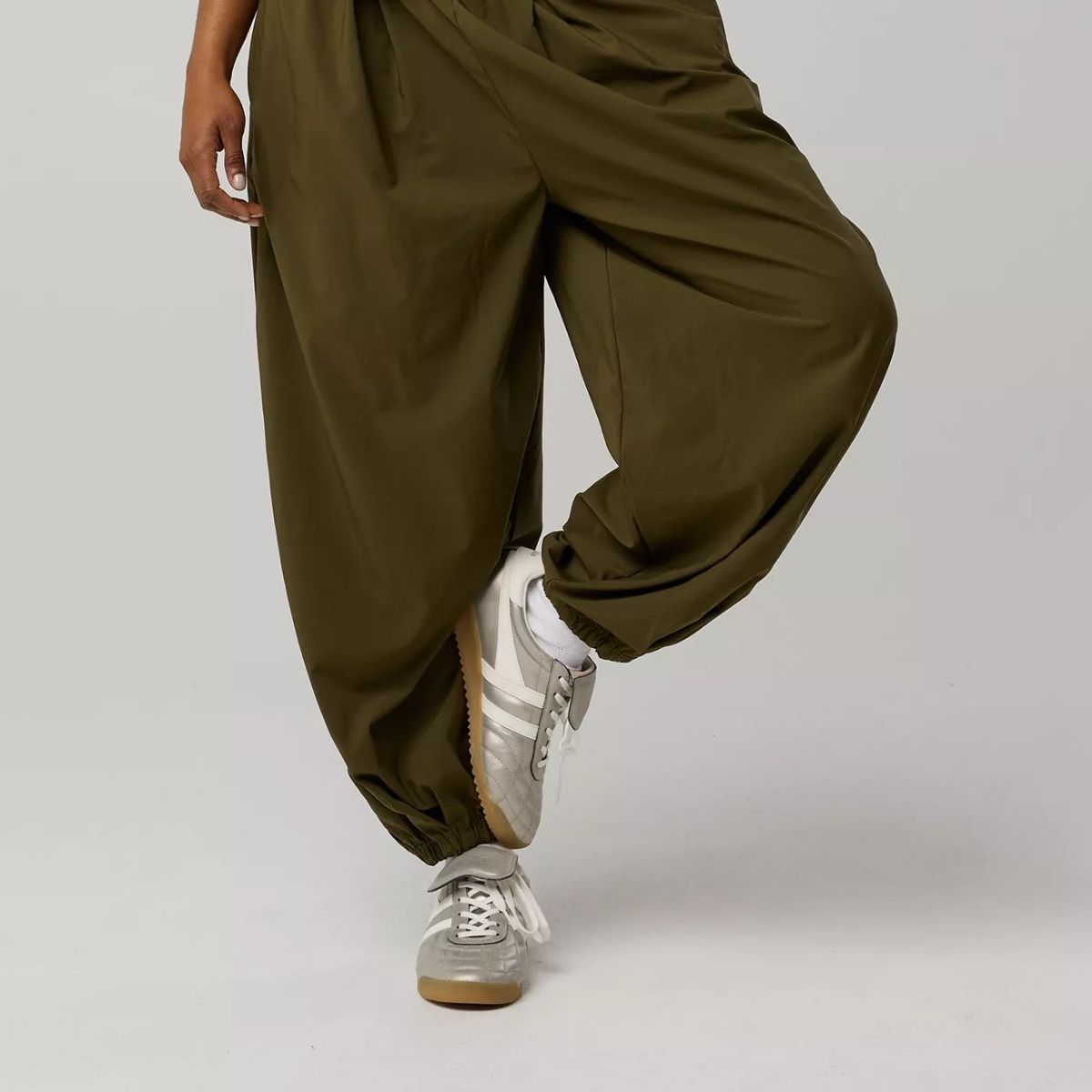 It’s Official, Balloon Pants Are Replacing Wide-Leg Pants This Spring