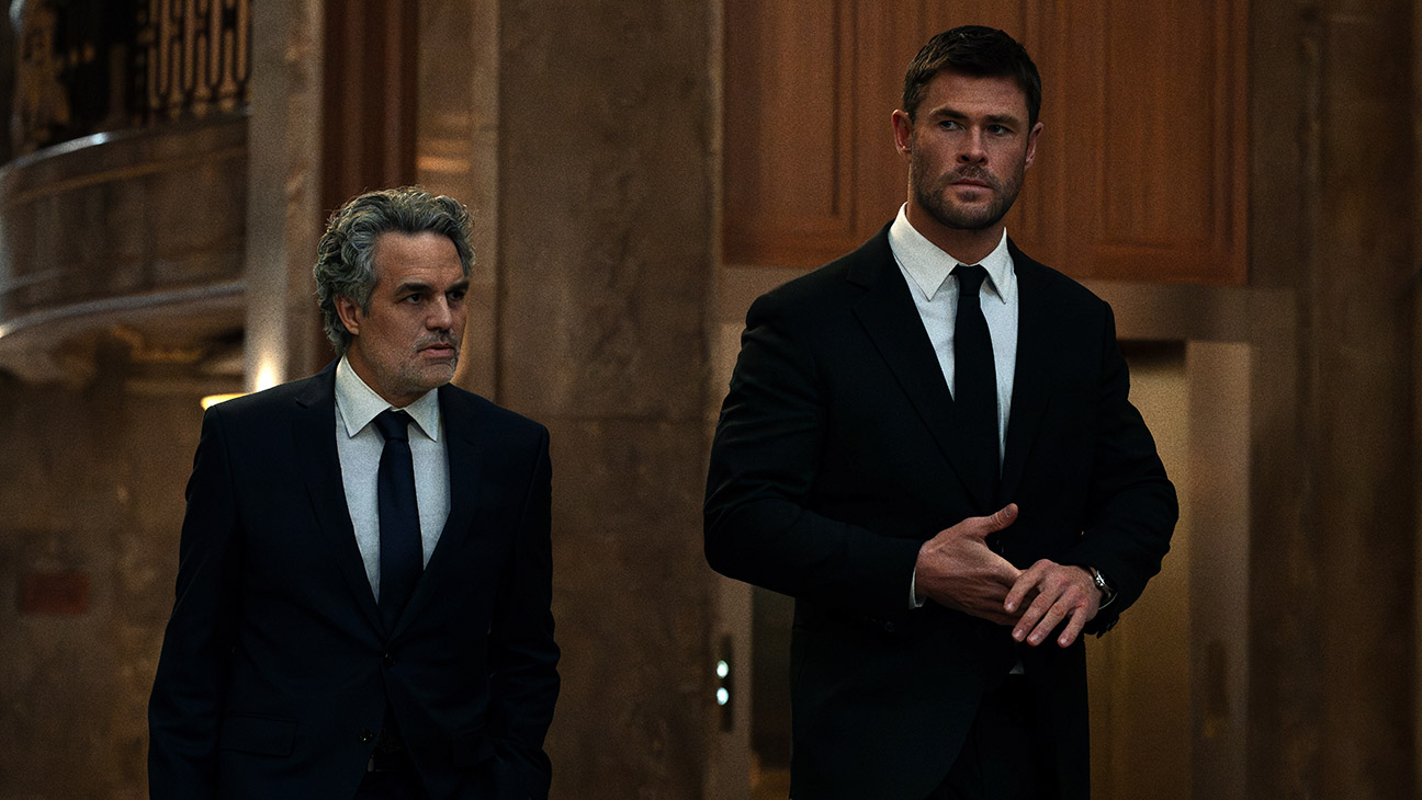 ‘Crime 101’ Review: Chris Hemsworth, Halle Berry and Mark Ruffalo Headline a Lavishly Crafted Thriller That’s Less Than the Sum of Its Polished Parts
