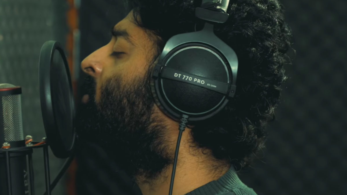 Ek Din Title Track Song Lyrics starring Arijit Singh, Sai Pallavi, Junaid Khan Ek Din Title Track Song Lyrics starring Arijit Singh, Sai Pallavi, Junaid Khan