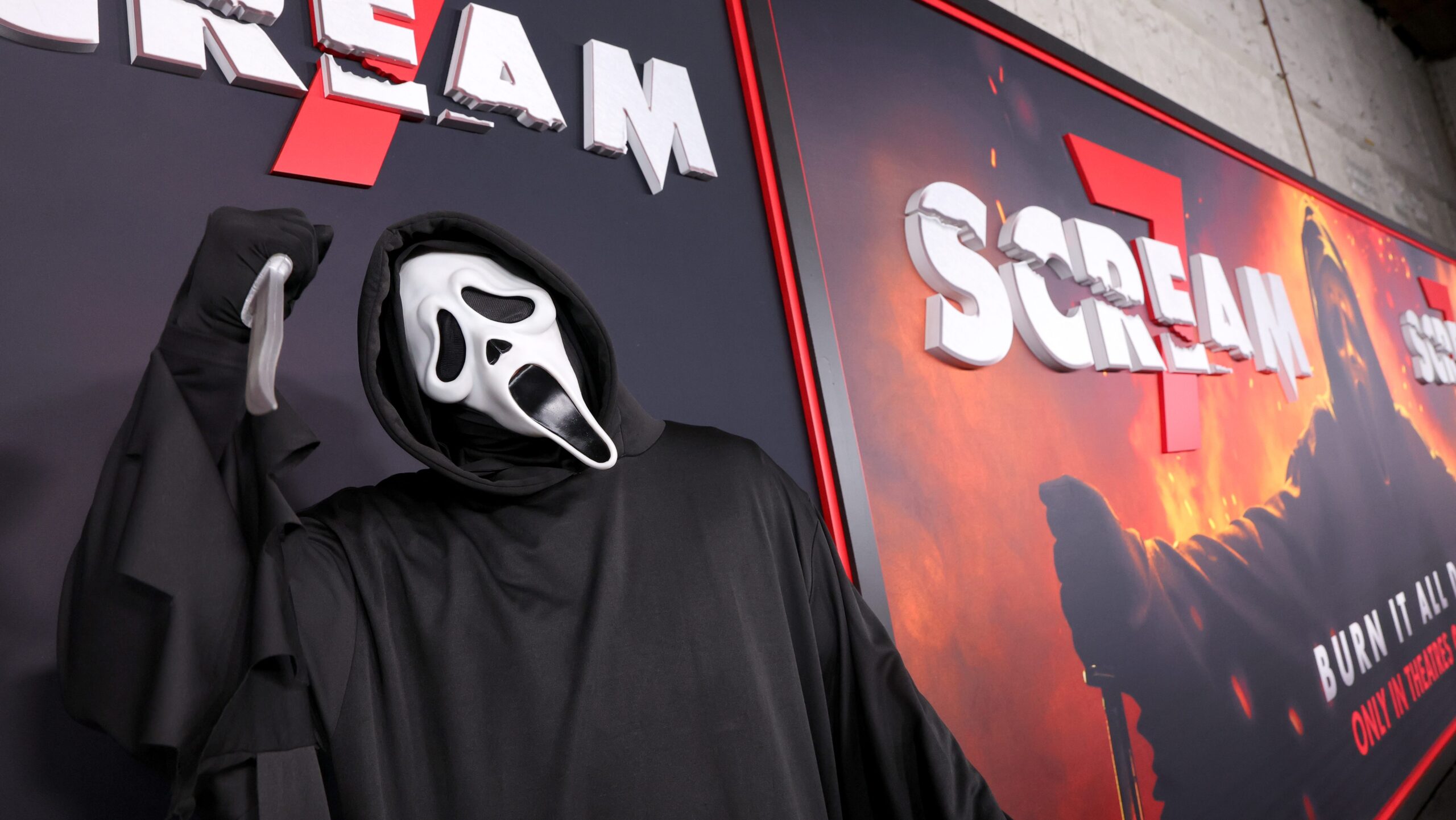 ‘Scream 7’ Director Kevin Williamson Reacts to Pro-Palestine Protesters Marching Outside L.A. Premiere