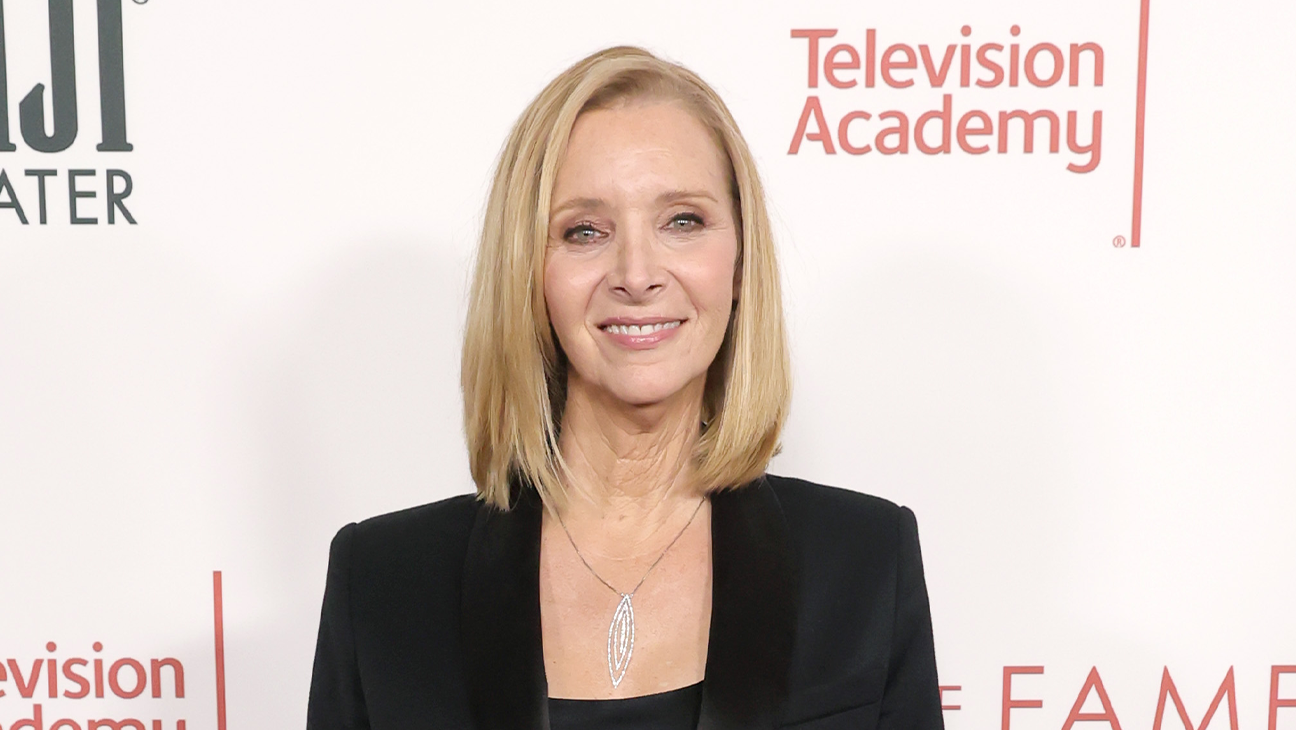 Lisa Kudrow Begs Next Warner Bros. Owner to Preserve Studio Lot Where ‘Friends’ Was Filmed