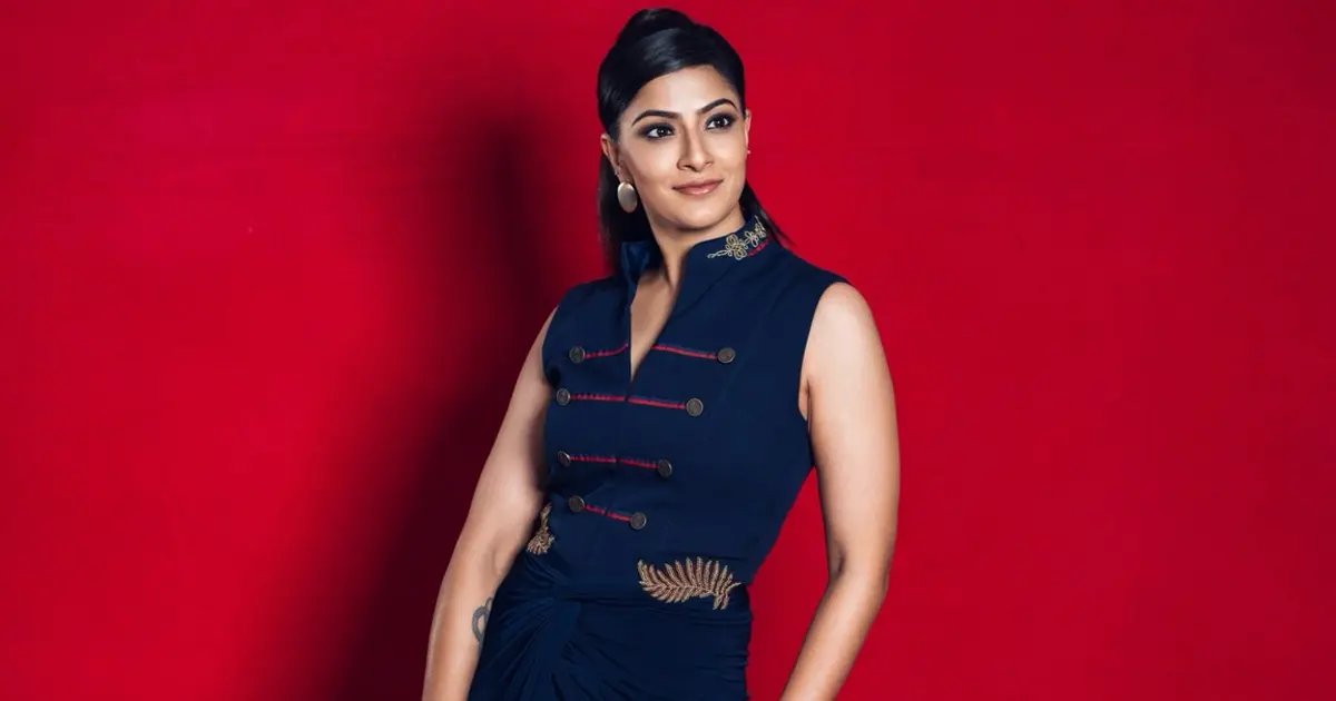 Varalaxmi Sarathkumar turns director for a cop thriller tited Saraswathi