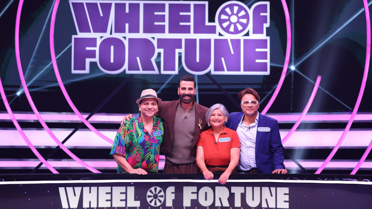 Wheel Of Fortune: Akshay Kumar Stunned by Contestant’s Wife’s Bold Request! Wheel Of Fortune: Akshay Kumar Stunned by Contestant’s Wife’s Bold Request!