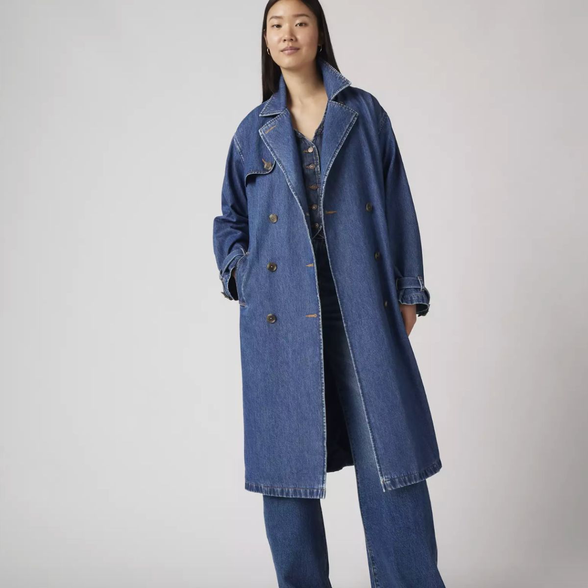 10 Unexpected Ways to Wear a Trench Coat for Spring—From 