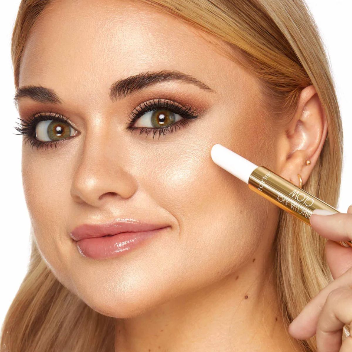 You Need to Add Tarte’s Maracuja Juicy Glow Pen to Your Makeup Routine
