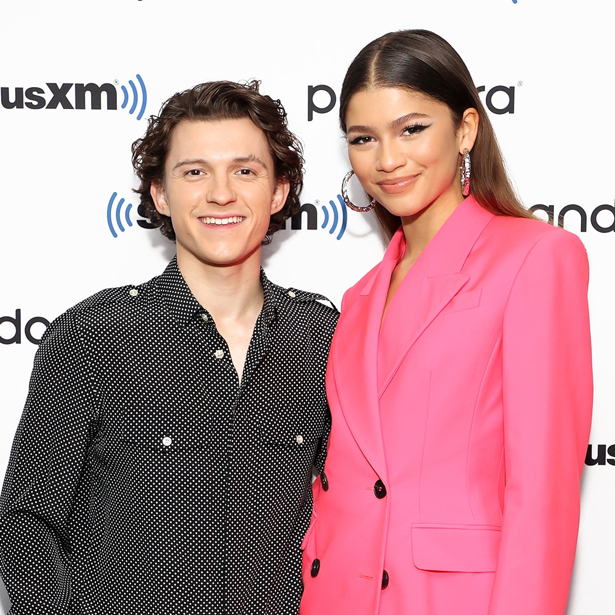 Zendaya Swaps Tom Holland Engagement Ring for Gold Band on That Finger