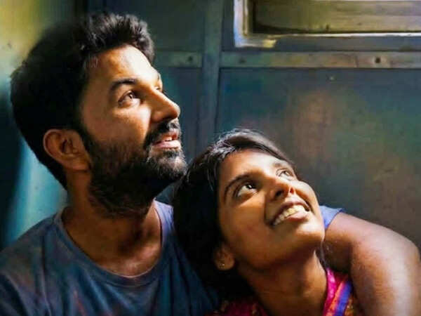 Paro Pinaki Ki Kahani Review: A Different Romance Paro Pinaki Ki Kahani Review: A Different Romance