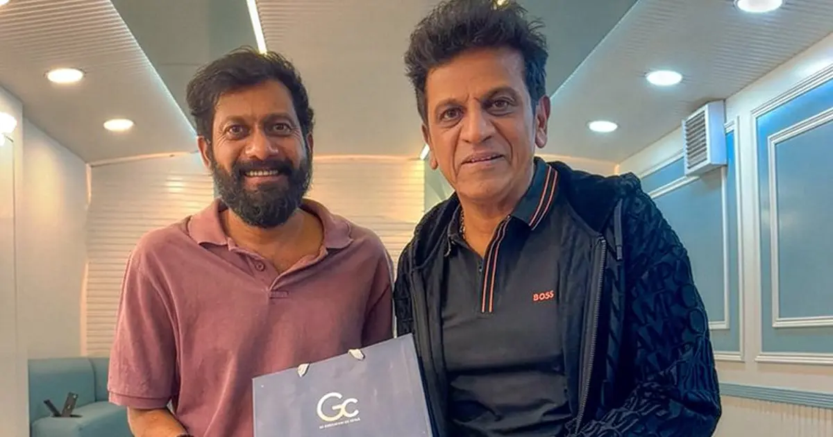 ఫోటో మూమెంట్: ‘పెద్ది’ దర్శకునికి గిఫ్ట్ తో సర్ప్రైజ్ చేసిన శివన్న