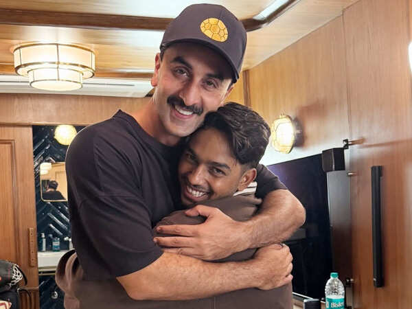 Fans cant stop praising Ranbir Kapoor for this viral picture