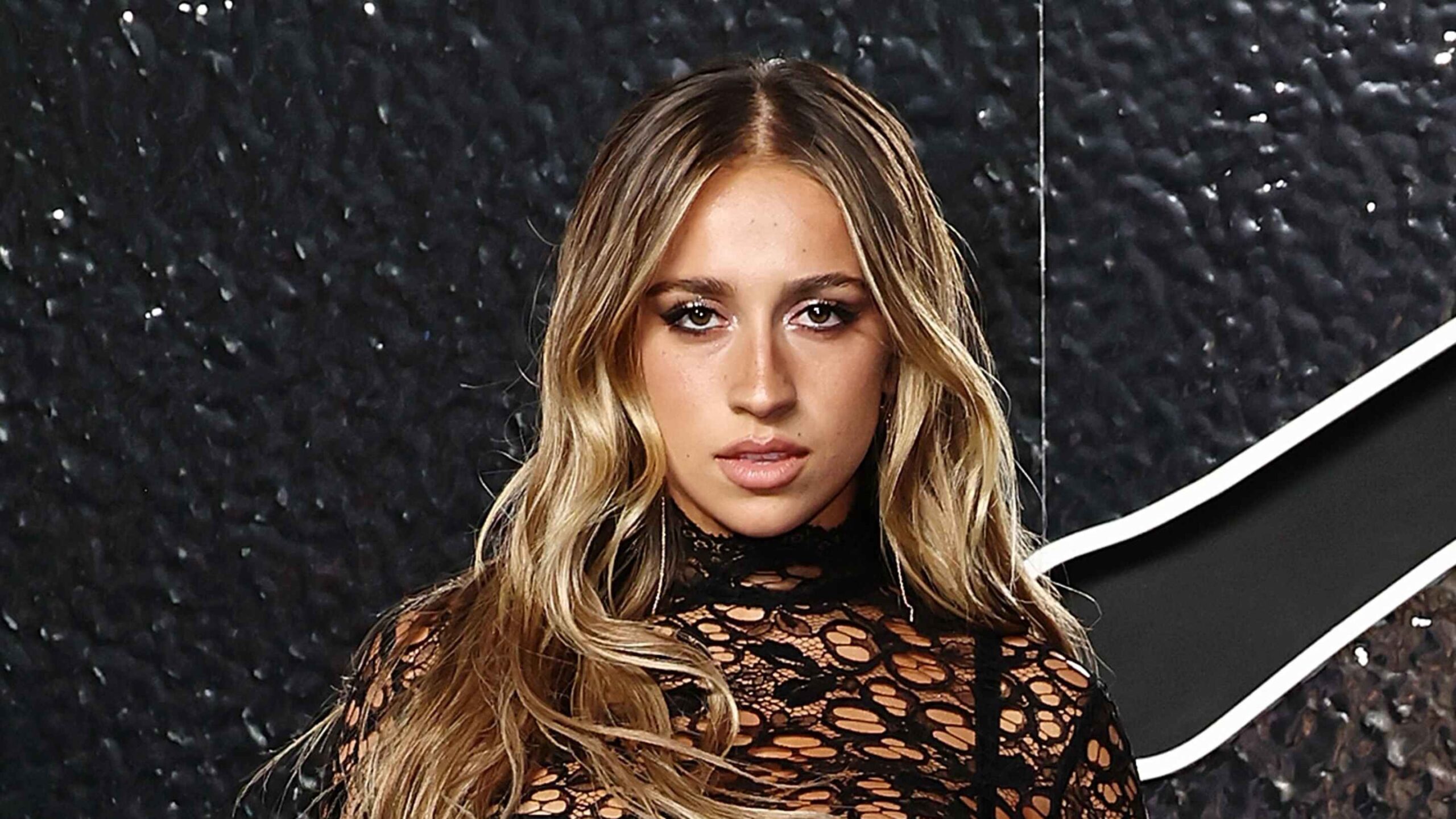 Tate McRae’s Pool-Ready Selfie Proves This Popular Pattern Will Be Trendy Forever