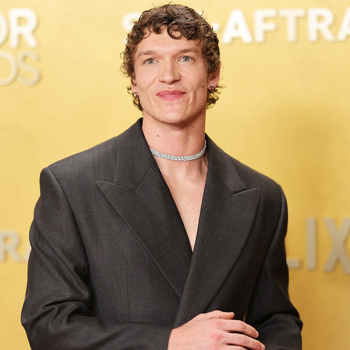 Actor Awards: Connor Storrie, Kristen Bell & More Best Dressed Stars