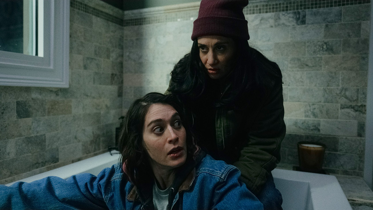 ‘Drag’ Review: Lizzy Caplan Headlines a Twisted, Tongue-in-Cheek Robbery Thriller That Overstays Its Welcome