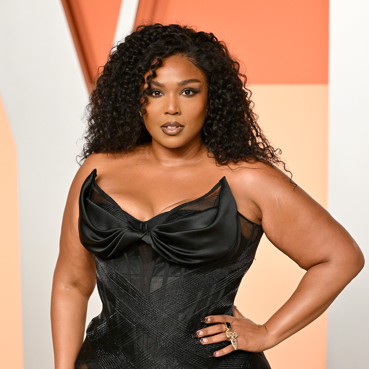 Lizzo Debuts Blonde Bob at Oscars Vanity Fair Party