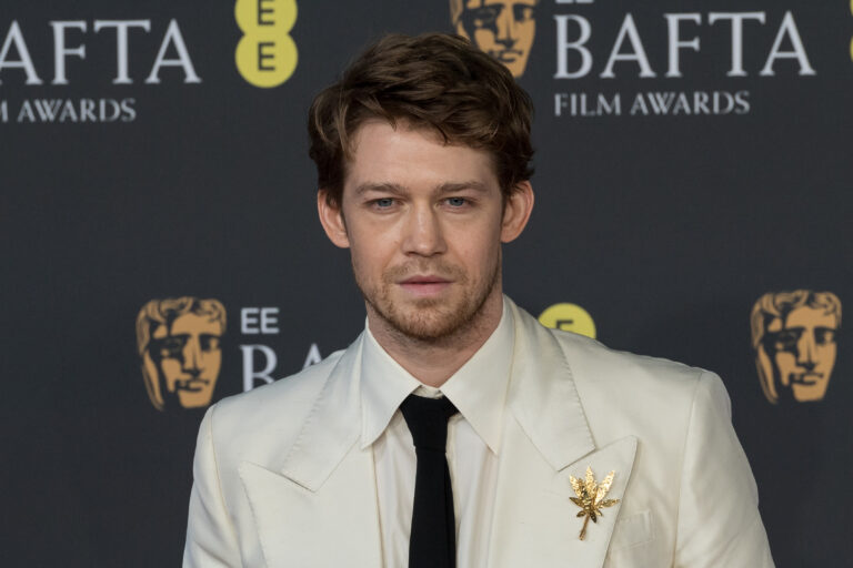 ‘Hamnet’ Actor Joe Alwyn Joins Cast of Tomas Alfredson’s ‘Seance on a Wet Afternoon’