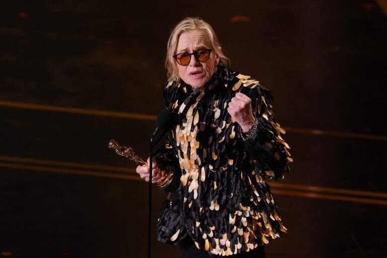 Amy Madigan Receives Standing Ovation for ‘Weapons’ Win, Thanks  Ed Harris and “All the Dogs”