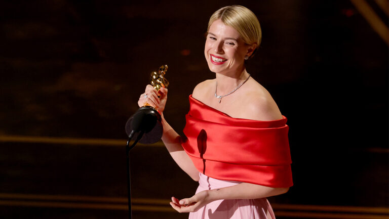 Jessie Buckley Wins Oscar for Best Actress, Dedicates Award to “Beautiful Chaos of a Mother’s Heart”