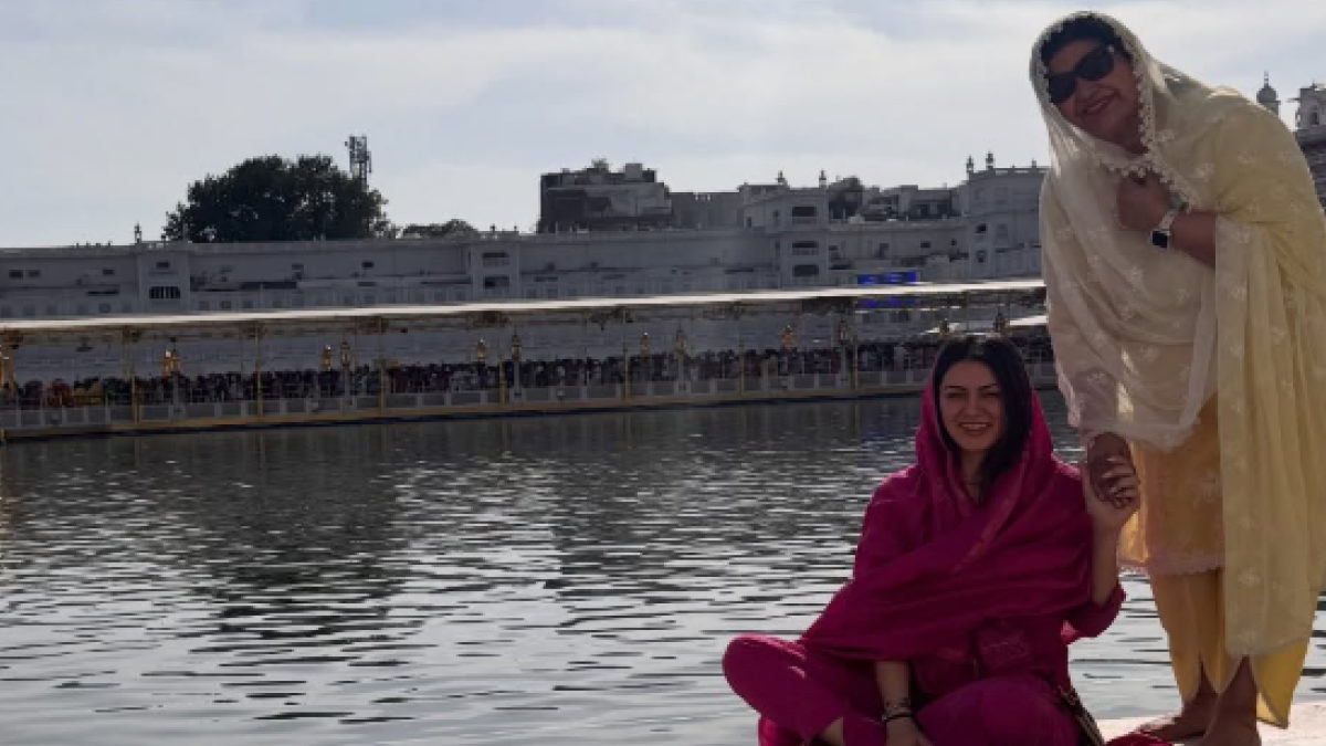 After Divorce, Hansika Motwani Seeks Peace at the Golden Temple; Fans Notice Her Message