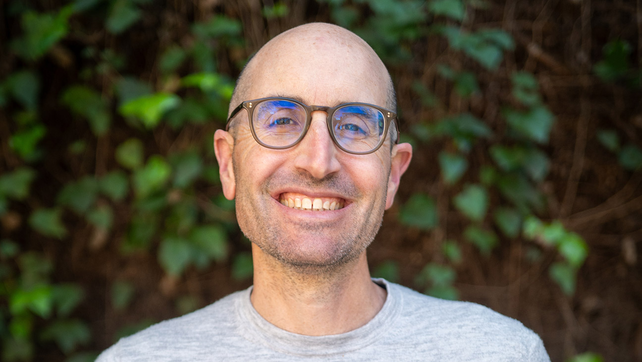 Netflix Picks Up ‘I Suck at Girls’ Based on Justin Halpern Autobiography