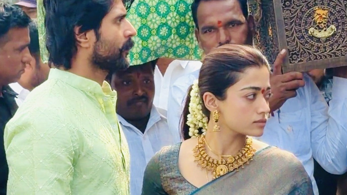 Rashmika Mandanna and Vijay Deverakonda Receive Grand Welcome in Thummanpet Rashmika Mandanna and Vijay Deverakonda Receive Grand Welcome in Thummanpet