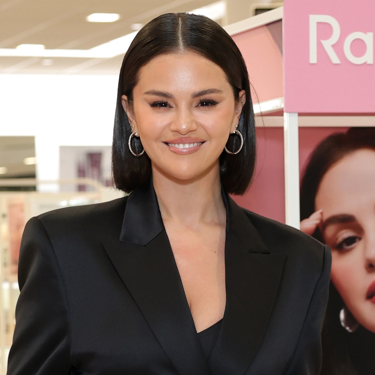 Selena Gomez Sets the Trend With “Velvet Edge Cut” Hair Transformation