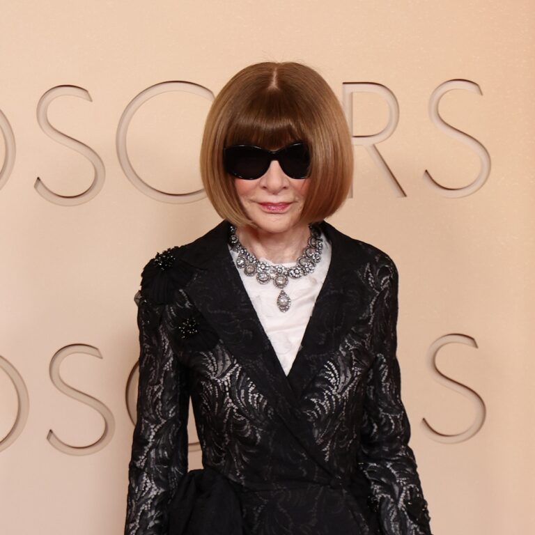 Anna Wintour Playfully Shades Anne Hathaway at Oscars 2026